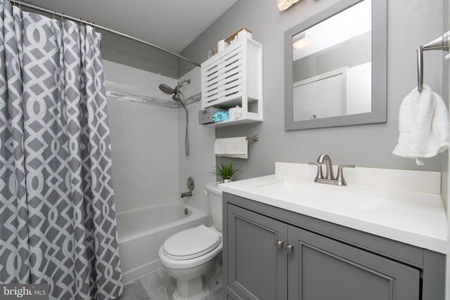 202 ASHBY CT, Mount Laurel, NJ 08054