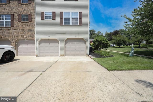 202 ASHBY CT, Mount Laurel, NJ 08054