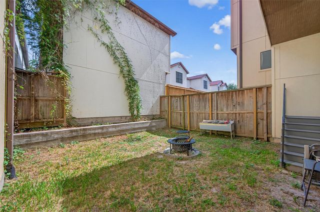 1821 W 24th Street, Houston, TX 77008