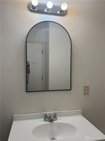 1142 Lee Road, Troy, OH 45373