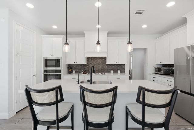 1956 Creekview, Seguin, TX 78155