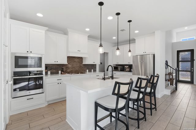 1956 Creekview, Seguin, TX 78155