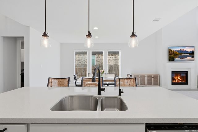 1956 Creekview, Seguin, TX 78155