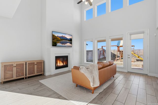 1956 Creekview, Seguin, TX 78155