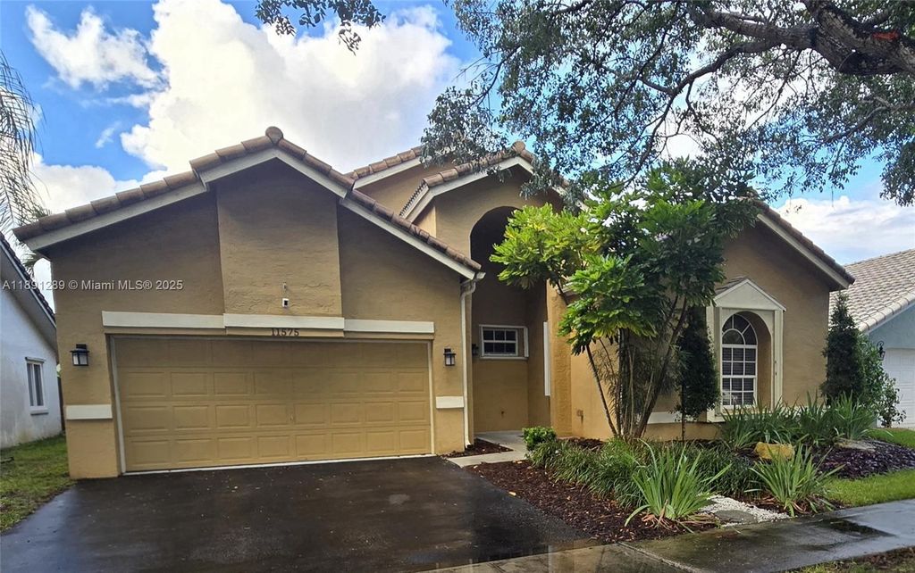 11575 S Quayside Dr, Cooper City, FL 33026