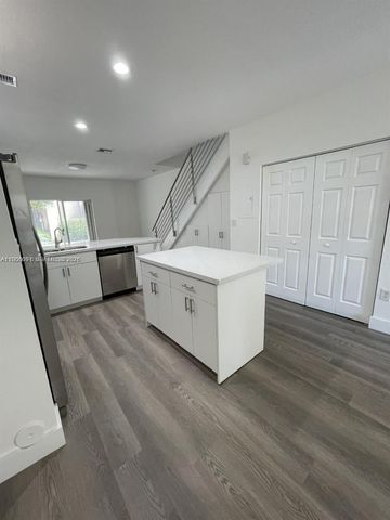 5725 NW 114th Path 106, Doral, FL 33178