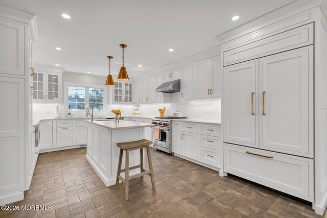 19 Laurelwood Drive, Little Silver, NJ 07739