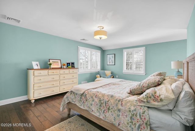 19 Laurelwood Drive, Little Silver, NJ 07739
