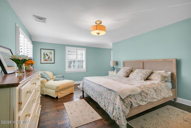 19 Laurelwood Drive, Little Silver, NJ 07739