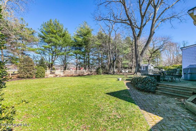 19 Laurelwood Drive, Little Silver, NJ 07739