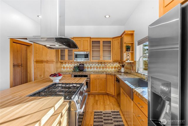 3643 Beach Drive E, Port Orchard, WA 98366