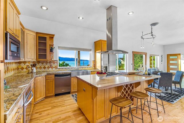 3643 Beach Drive E, Port Orchard, WA 98366