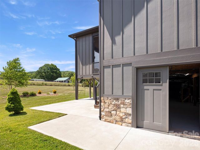363 Samuel Drive, Mills River, NC 28759