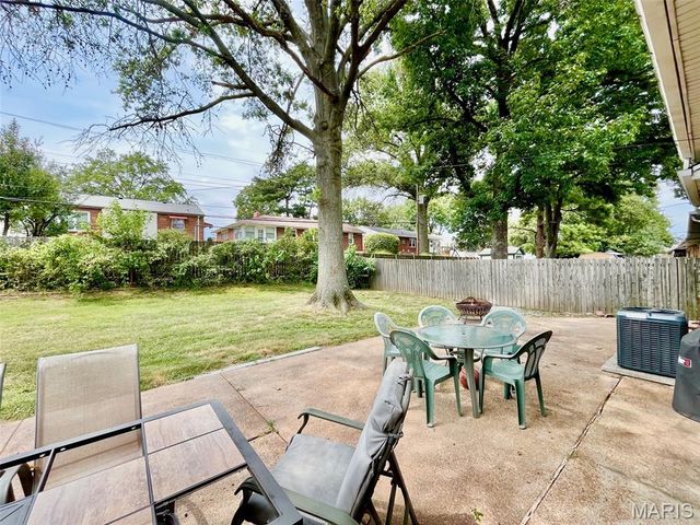 5201 Kingwood Drive, St Louis, MO 63123