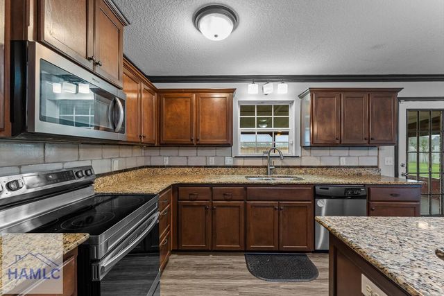 32 Whitaker Way, Midway, GA 31320