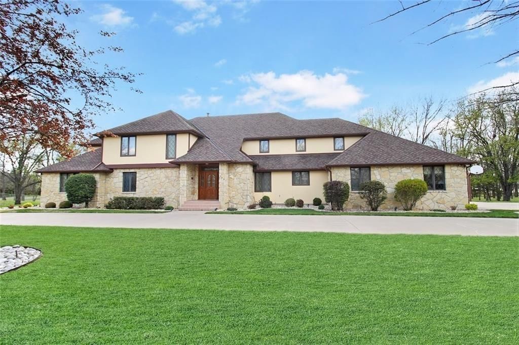 700 Quail Creek Road, Parsons, KS 67357