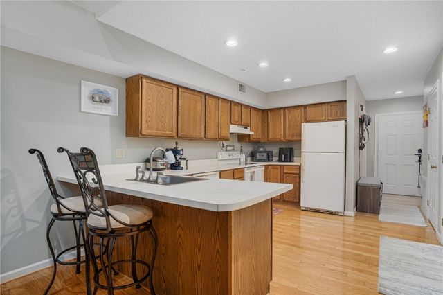 3524 West Shore Road 505, Warwick, RI 02886