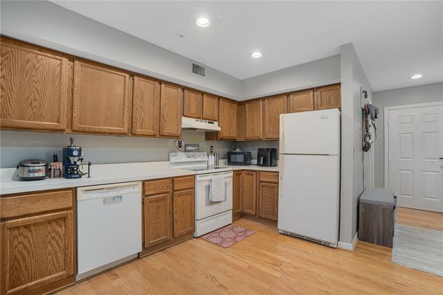 3524 West Shore Road 505, Warwick, RI 02886