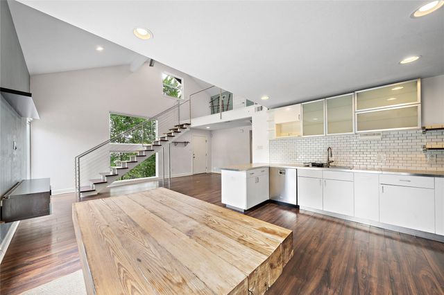 2413 Emancipation Avenue, Houston, TX 77004