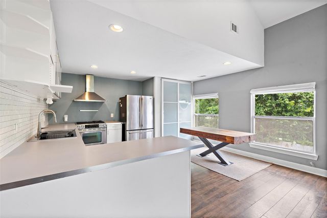 2413 Emancipation Avenue, Houston, TX 77004