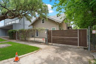 2413 Emancipation Avenue, Houston, TX 77004