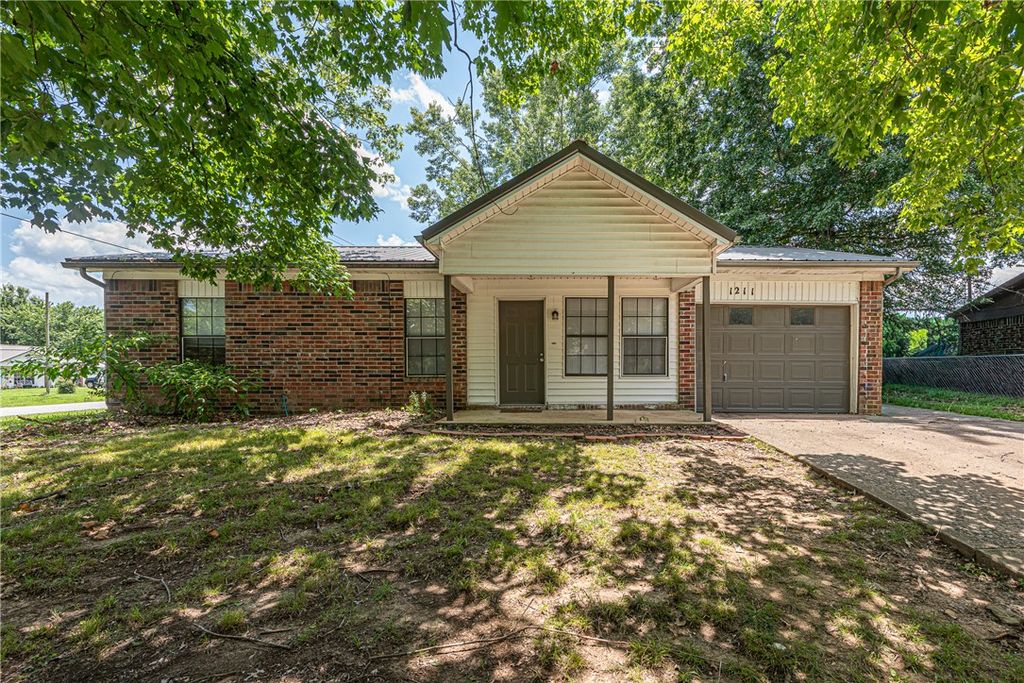 1211 Walnut Place, Elkins, AR 72727