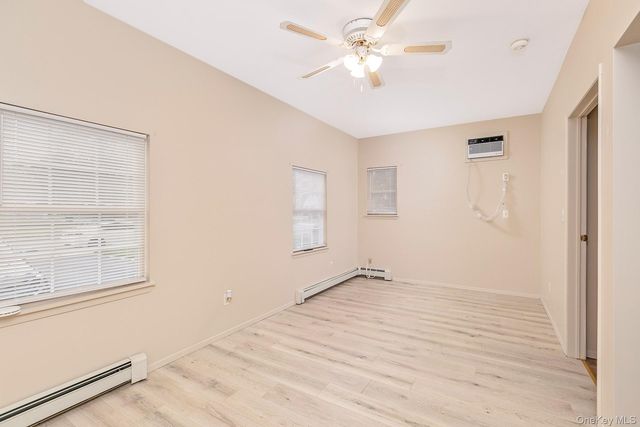 4 Brooktree Court, Bohemia, NY 11716