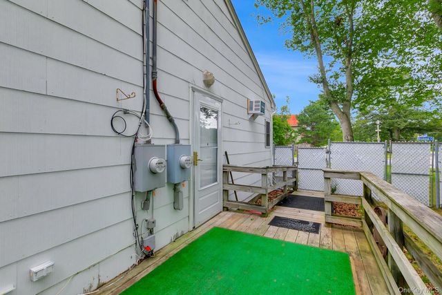 4 Brooktree Court, Bohemia, NY 11716