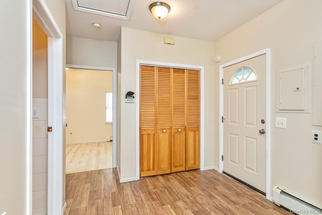 4 Brooktree Court, Bohemia, NY 11716