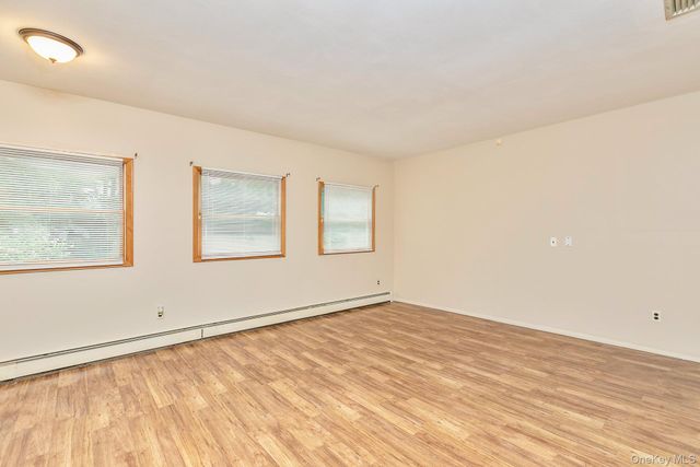 4 Brooktree Court, Bohemia, NY 11716