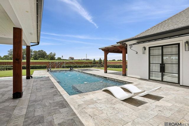 2073 Silverstone Ave, Port Allen, LA 70767
