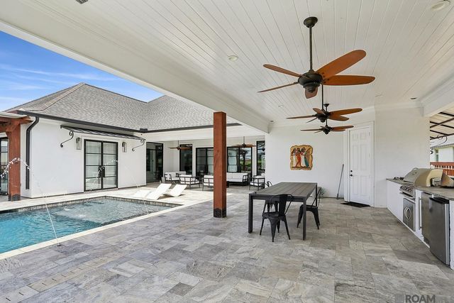 2073 Silverstone Ave, Port Allen, LA 70767