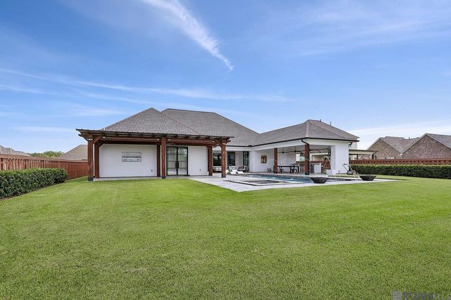 2073 Silverstone Ave, Port Allen, LA 70767
