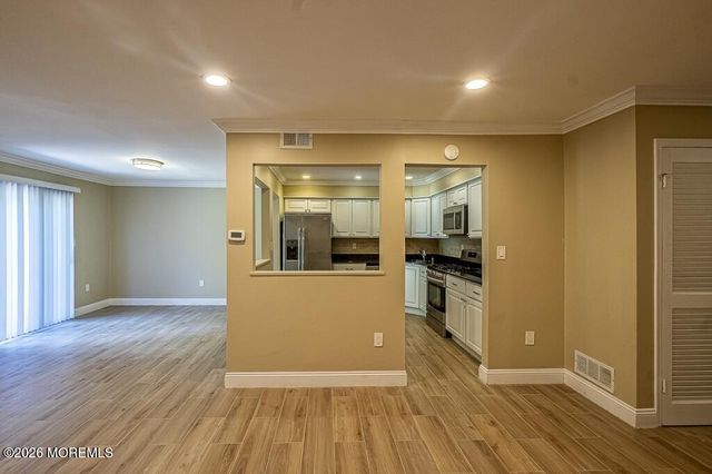 34 Harbor Circle, Freehold, NJ 07728