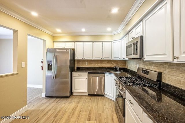 34 Harbor Circle, Freehold, NJ 07728