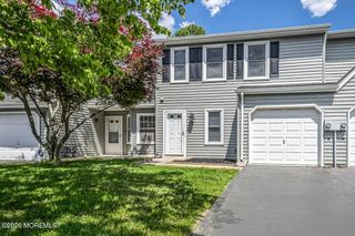 34 Harbor Circle, Freehold, NJ 07728
