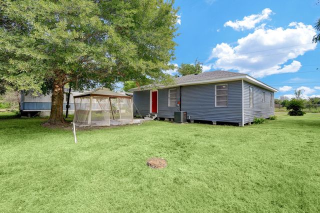 308 Bennett Drive, West Columbia, TX 77486