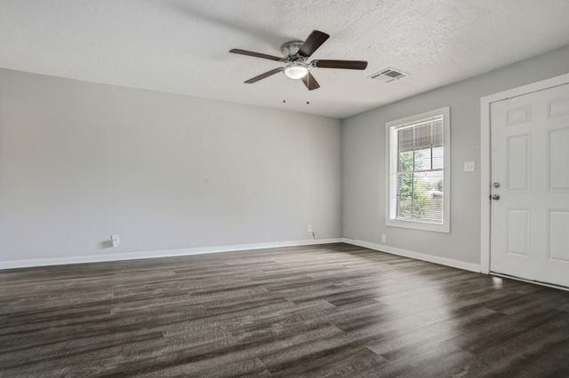 308 Bennett Drive, West Columbia, TX 77486