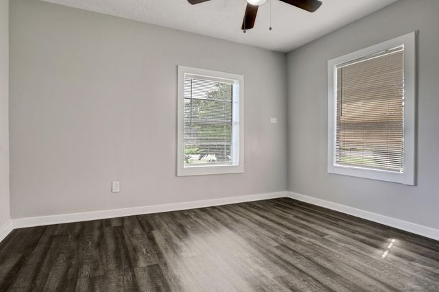 308 Bennett Drive, West Columbia, TX 77486