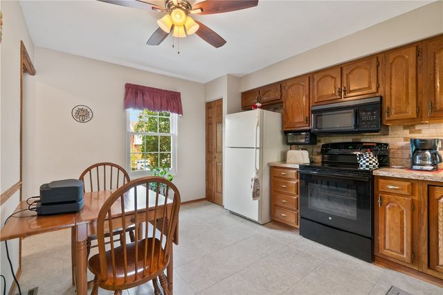 226 Carters Grove Dr, Richland, PA 15044