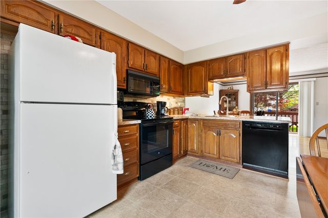 226 Carters Grove Dr, Richland, PA 15044