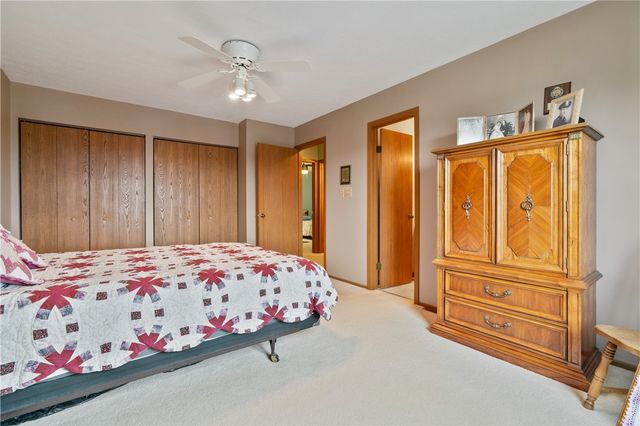 226 Carters Grove Dr, Richland, PA 15044