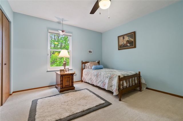 226 Carters Grove Dr, Richland, PA 15044