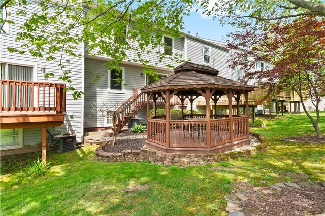 226 Carters Grove Dr, Richland, PA 15044