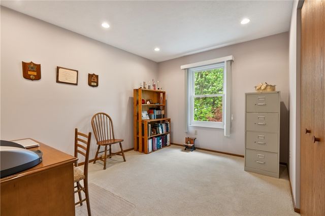 226 Carters Grove Dr, Richland, PA 15044