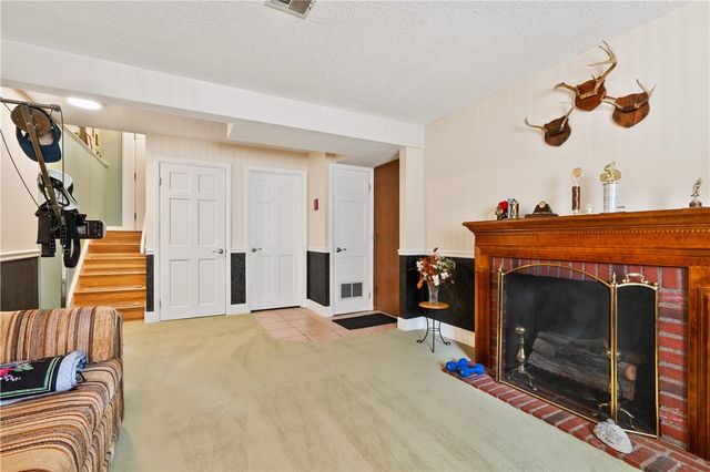 226 Carters Grove Dr, Richland, PA 15044