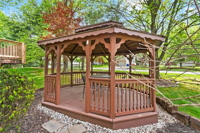 226 Carters Grove Dr, Richland, PA 15044