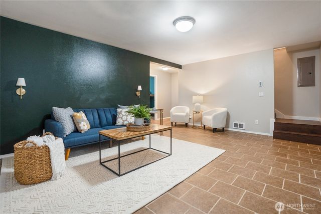 4201 Robinson Road NE, Bremerton, WA 98310