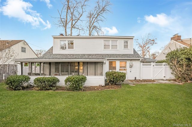 4 Florida Avenue, Copiague, NY 11726