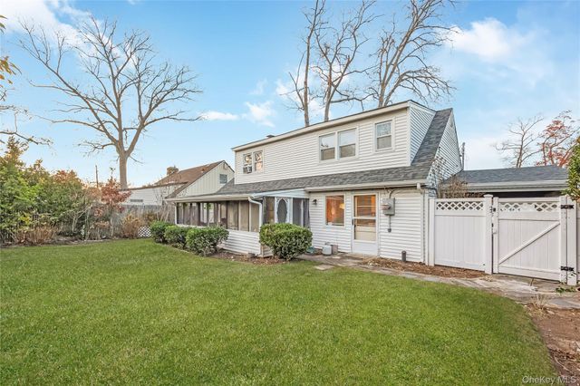 4 Florida Avenue, Copiague, NY 11726